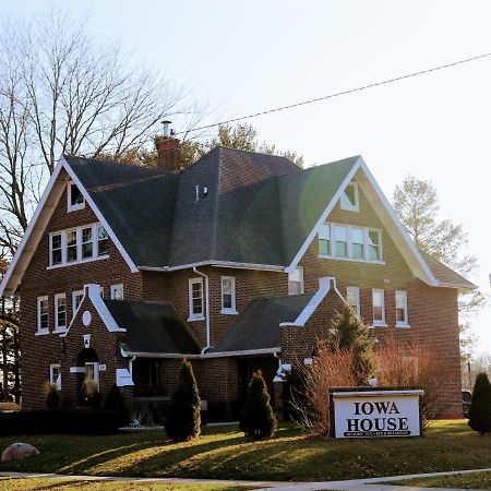 Iowa House Historic Inn Ames Exterior foto